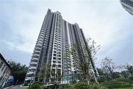 西外罗浮广场旁带花园精装3房未住过可拎包入住